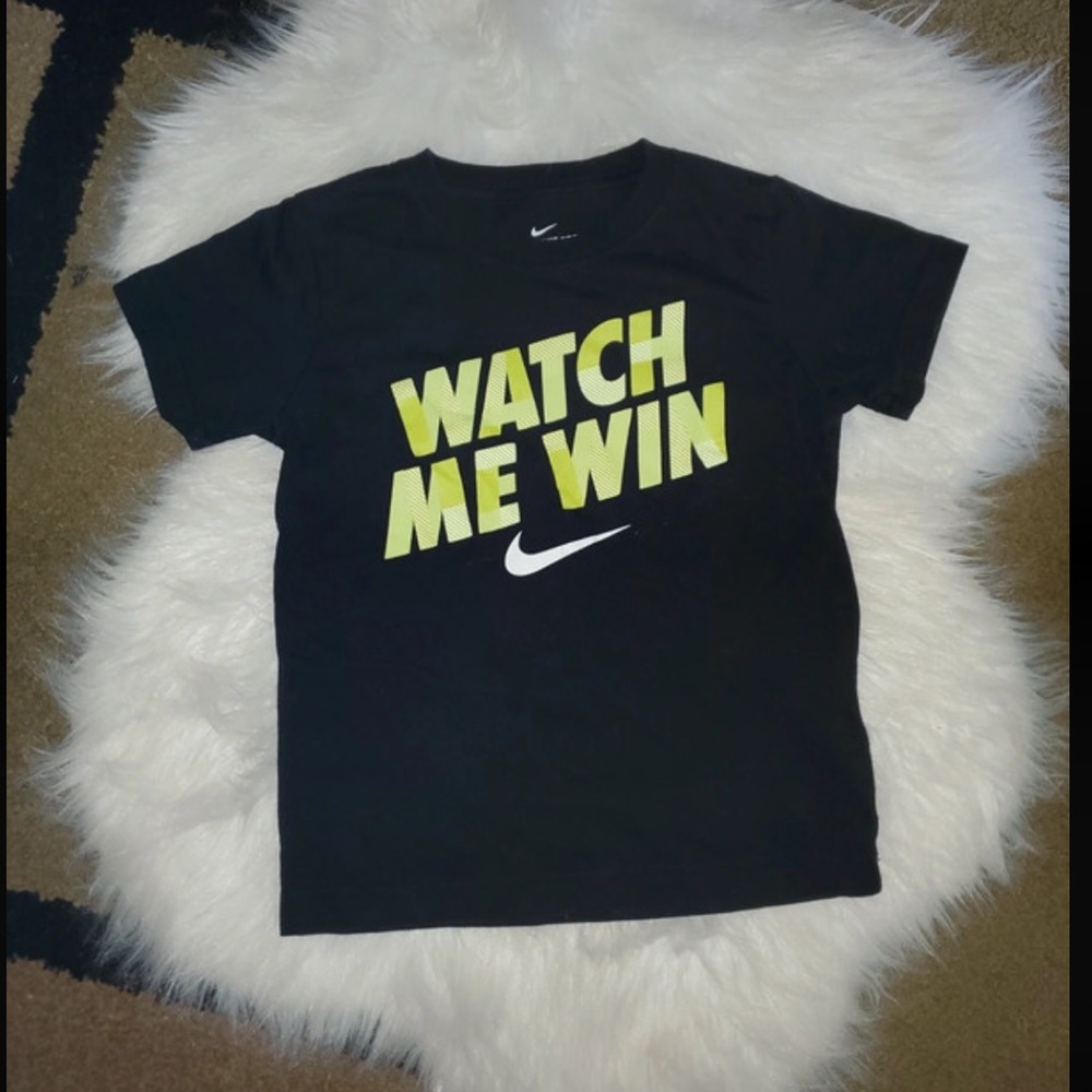 Boy’s Nike t shirt size 7 fits like 5-6 EUC